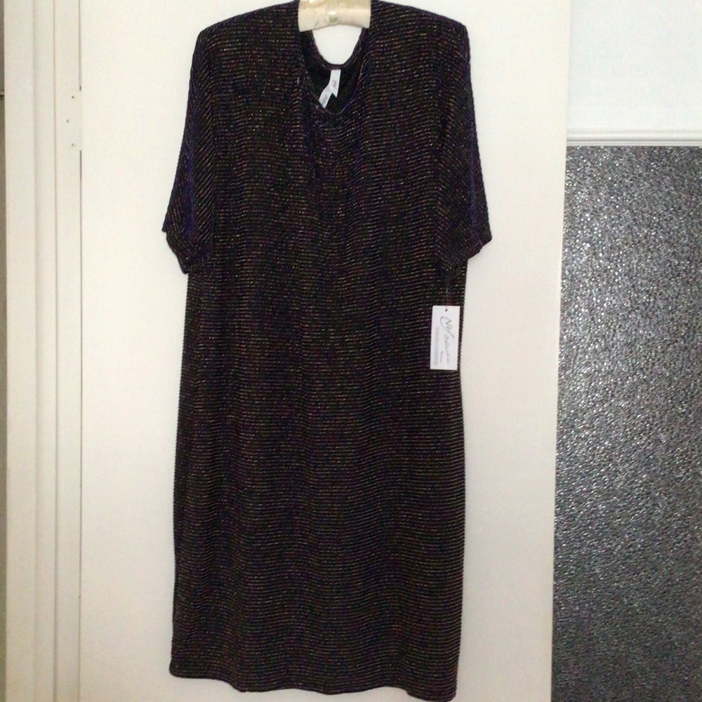 Stretchy dress with golden thread